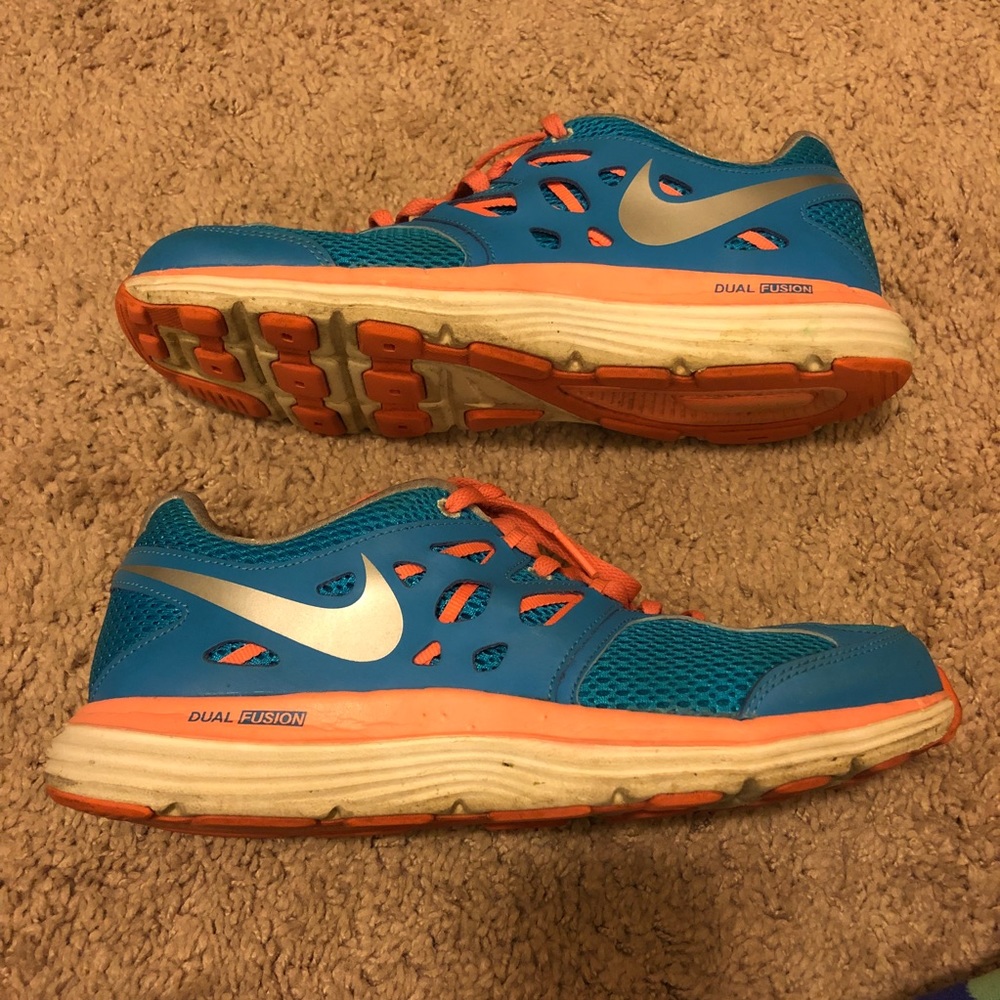 ❌sold❌ Blue and coral Nike dual fusion lite